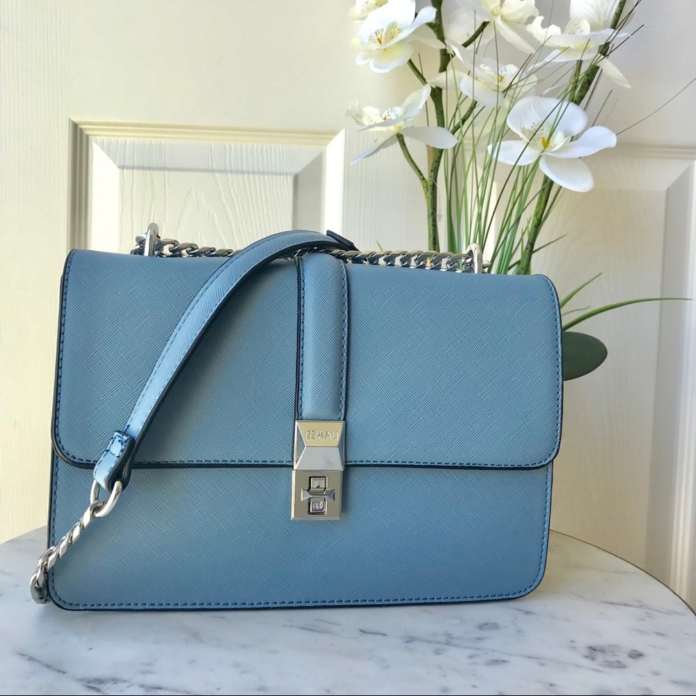 BLUE VEGAN CROSS BODY BAG WITH METALLIC CHAIN